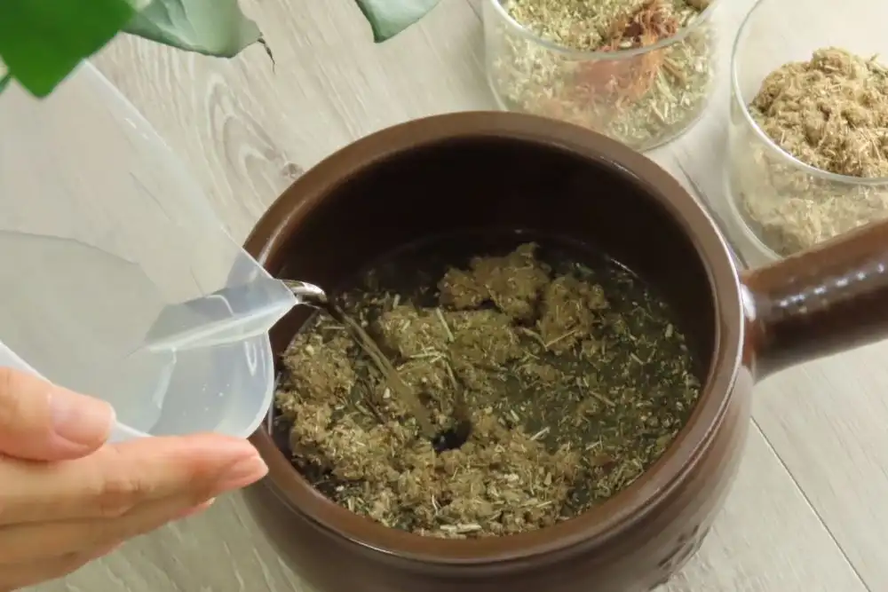 よもぎ蒸しの準備風景